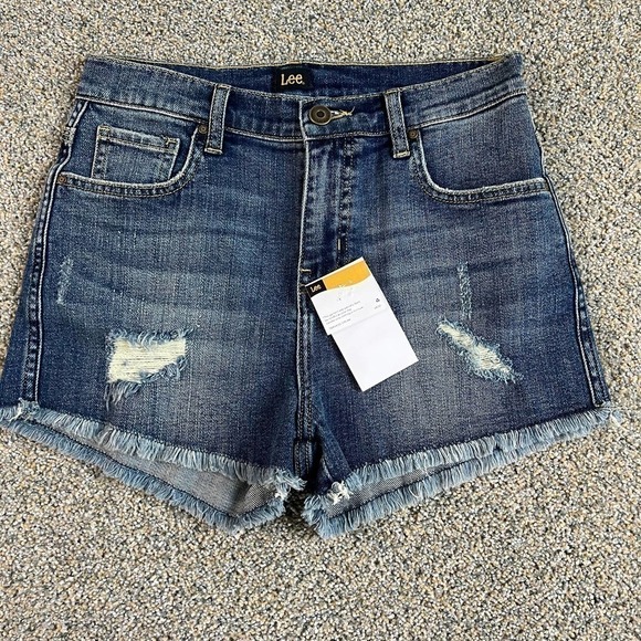 NWOT Lee Modern Series Riviera Shorts Distressed Raw Hem High Rise Women's 4 - Picture 2 of 6